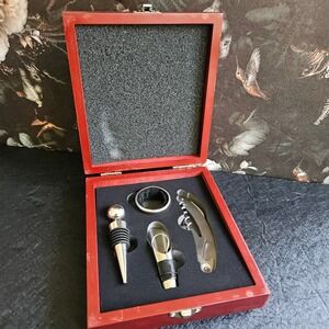 Swirl WINE TOOL GIFT SET - 4 PIECE W Storage Box - NEW - Bottle Opener Stopper